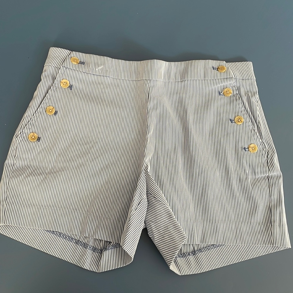 Banana republic 4 inch shorts. BRAND NEW W TAGS